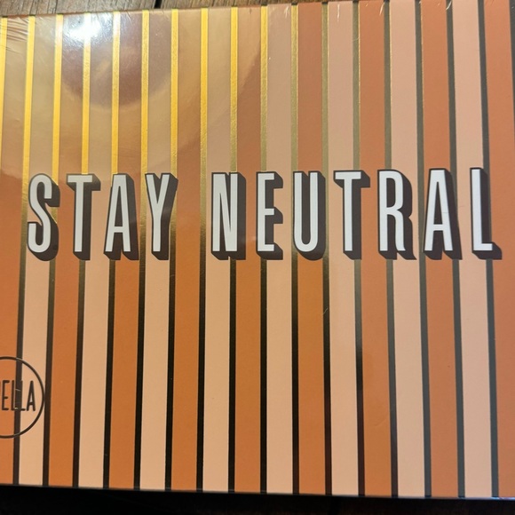 LURELLA MAKEUP Bundle - Brand New, Never opened. - Picture 3 of 7